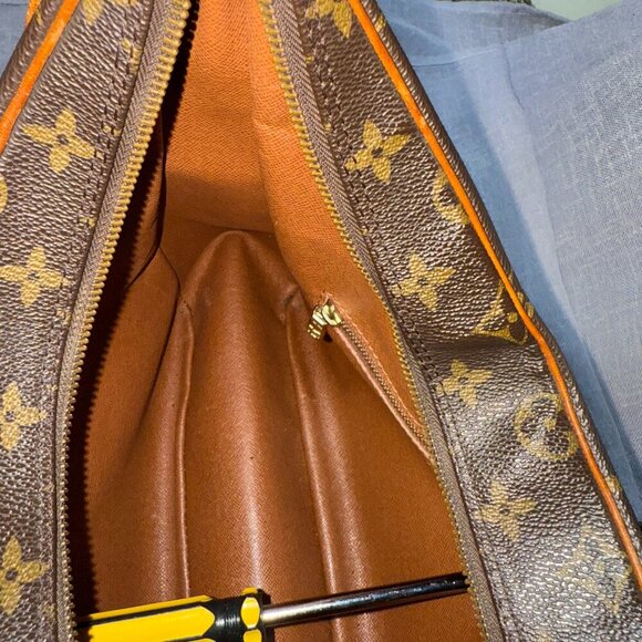 **Authentic** LOUIS VUITTON MONOGRAM BOULOGNE 35 SHOULDER BAG - Picture 6 of 11